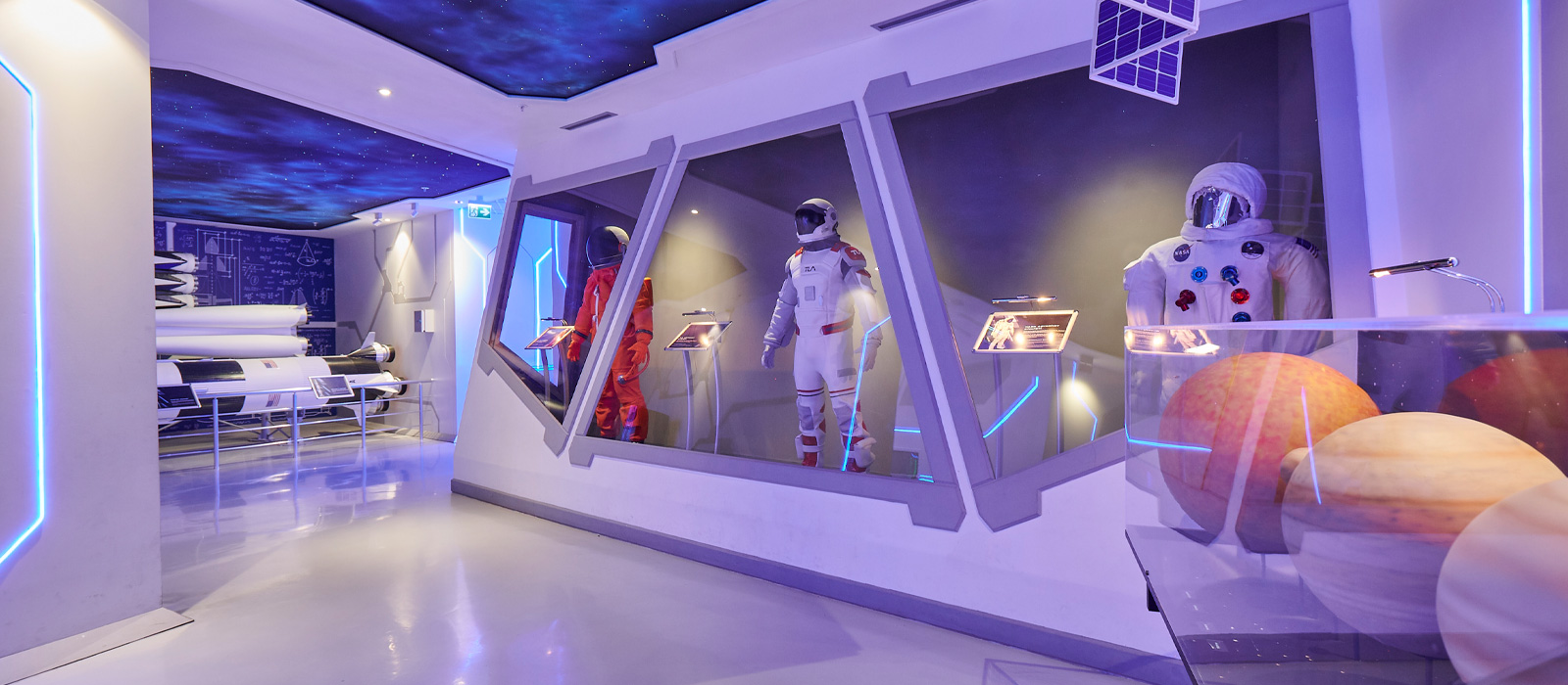 Walking Dark Ride - DOF Robotics